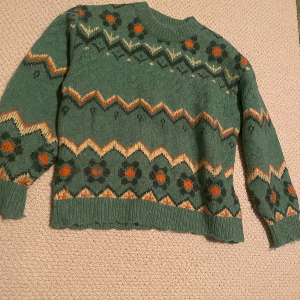 Cute sweater, size Small, only worn twice, in great condition